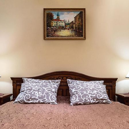 Bed & Breakfast In Downtown Lviv Bagian luar foto