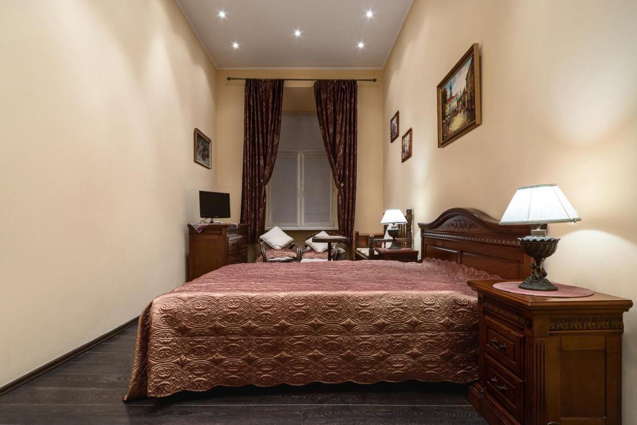 Bed & Breakfast In Downtown Lviv Bagian luar foto