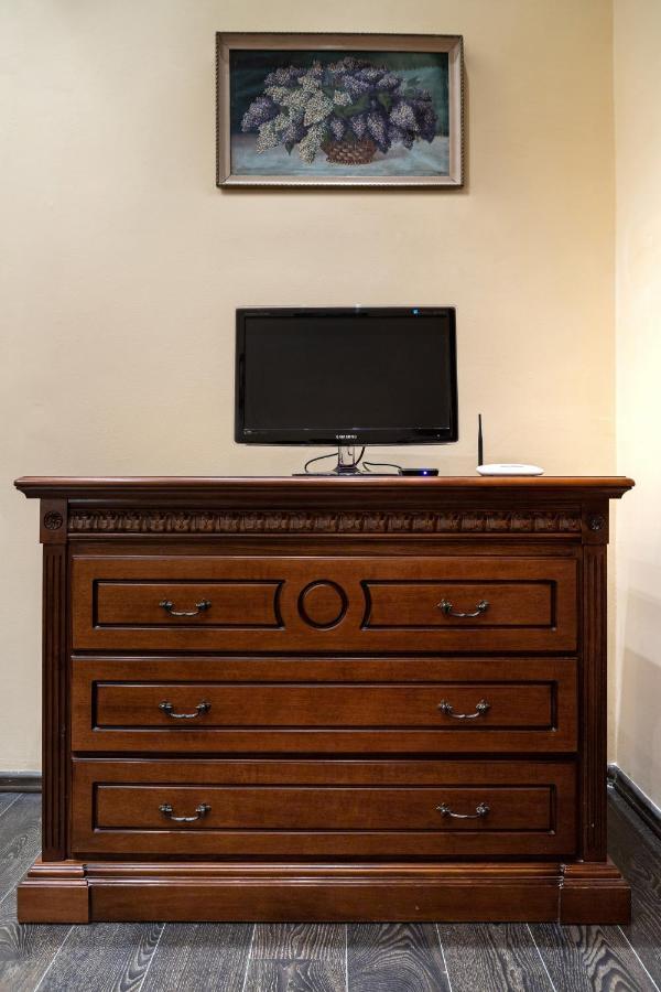 Bed & Breakfast In Downtown Lviv Bagian luar foto