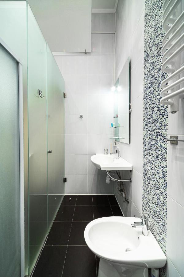 Bed & Breakfast In Downtown Lviv Bagian luar foto